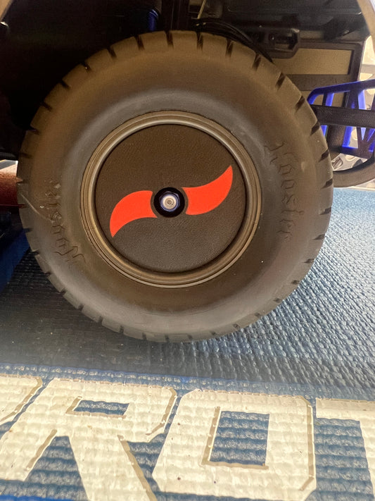 Low-Profile Defender Style Mud Plug for Traxxas Late Model/Modified