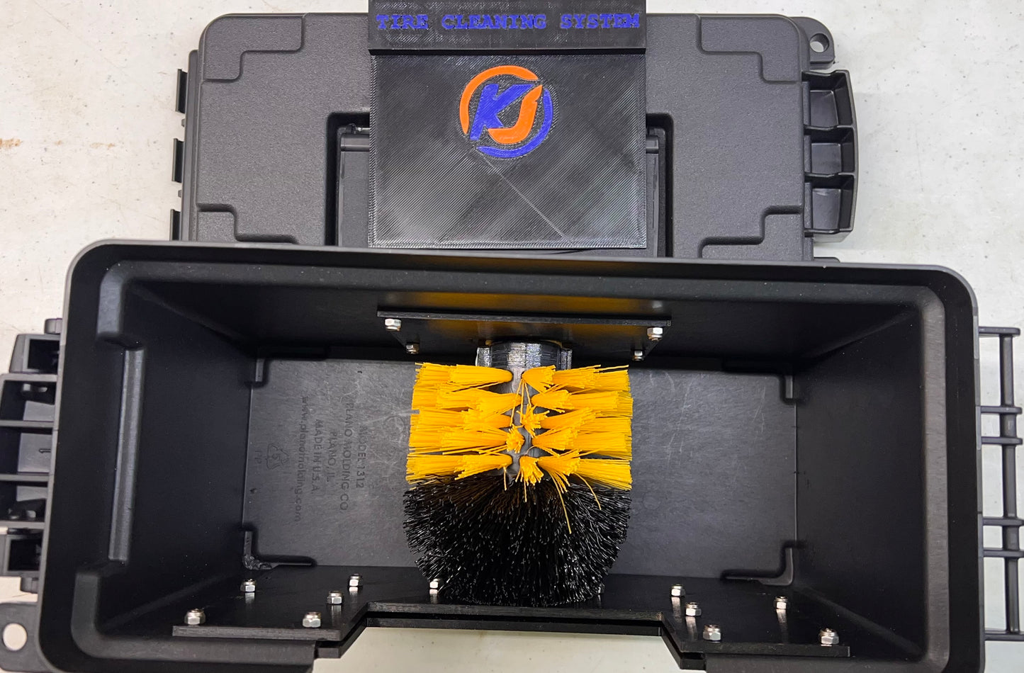 Tire Cleaning System for 1/10 Scale Tires