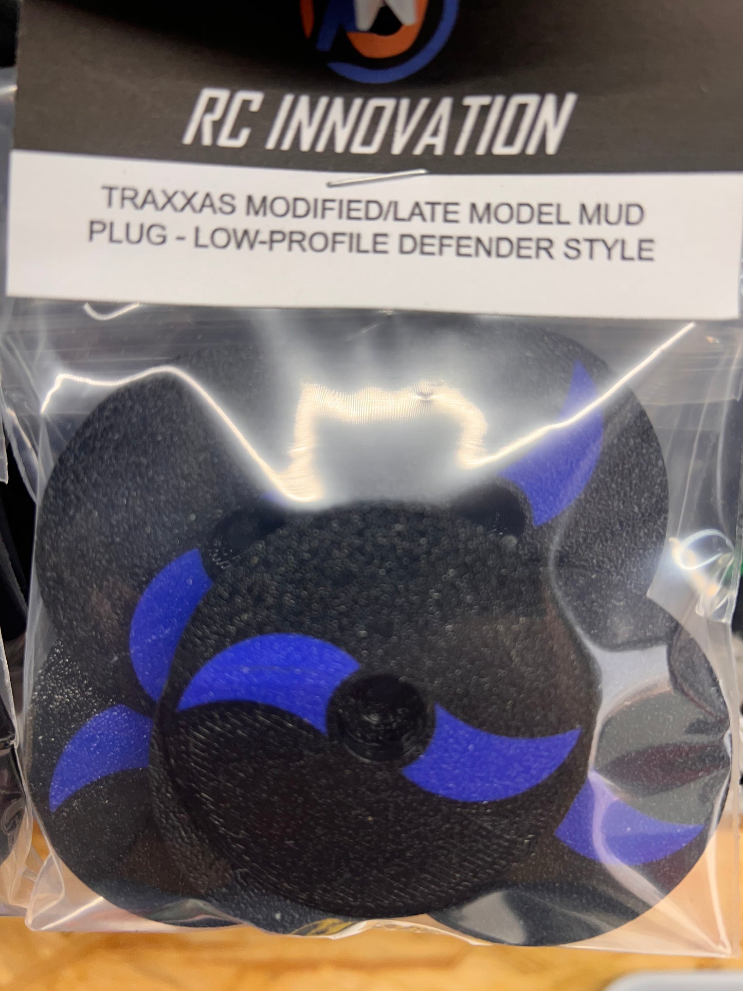 Low-Profile Defender Style Mud Plug for Traxxas Late Model/Modified