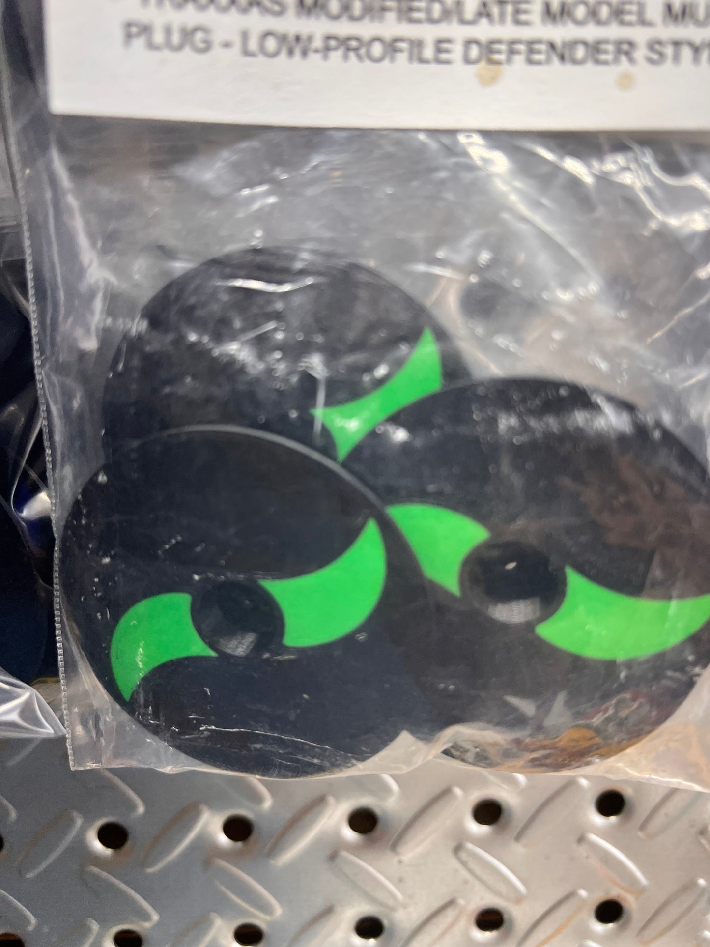 Low-Profile Defender Style Mud Plug for Traxxas Late Model/Modified